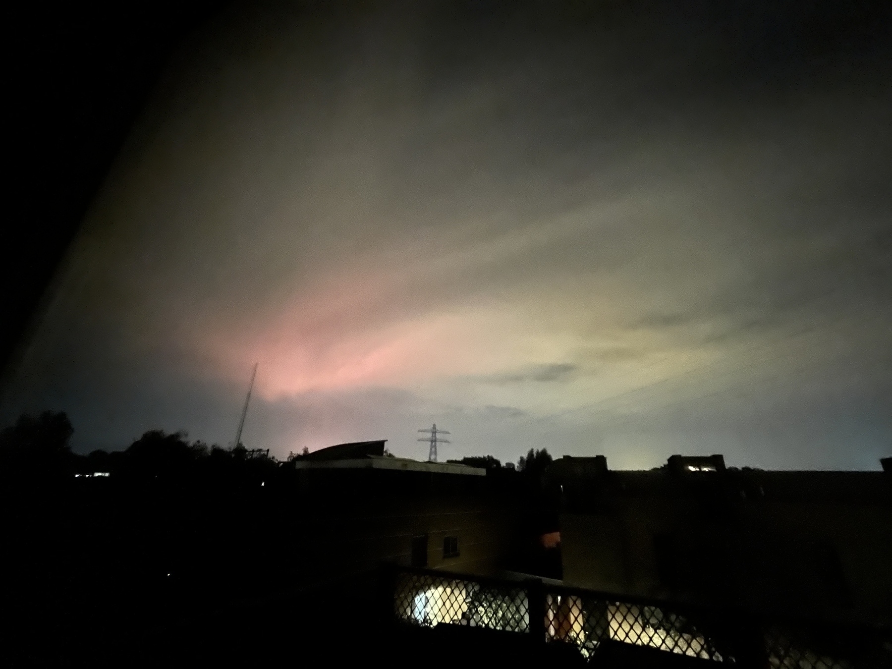 Red aurora seen in darkened skies above Leiden. 